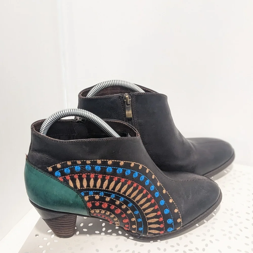 L ' artiste Rhapsody leather boots